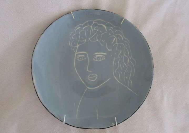 SIMPLY BEAUTIFUL - GLAZED CERAMIC ART DISPLAY PLATE WITH FACE (PLUS WALL HANGER)
