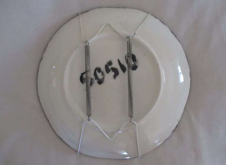 SIMPLY BEAUTIFUL - GLAZED CERAMIC ART DISPLAY PLATE WITH FACE (PLUS WALL HANGER)