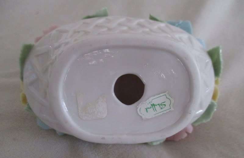 DELICATE AND BEAUTIFUL - VINTAGE SHAFFORD, JAPAN POSY BASKET (DAMAGE TO ONE PETAL)