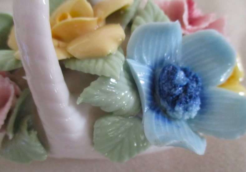 DELICATE AND BEAUTIFUL - VINTAGE SHAFFORD, JAPAN POSY BASKET (DAMAGE TO ONE PETAL)