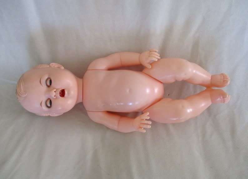 VINTAGE GENUINE OK KADER DOLL WITH DARTING TONGUE, SIDEWAYS-MOVING, OPEN/CLOSE EYES - B3518