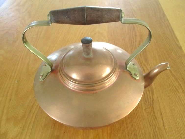 VINTAGE DOURO, PORTUGAL COPPER KETTLE WITH BRASS AND WOOD HANDLE