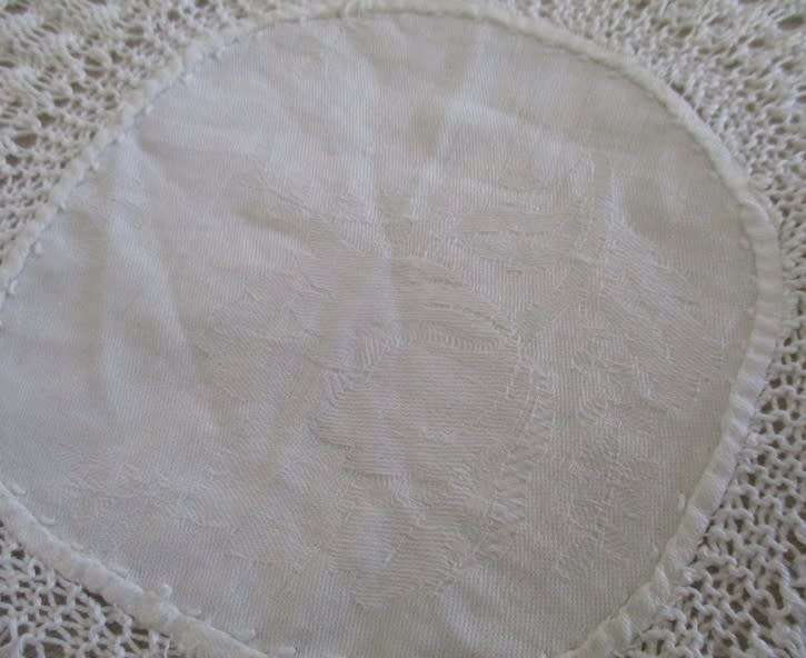 VINTAGE ROUND  CLOTH WITH WIDE HAND CROCHETED BORDER
