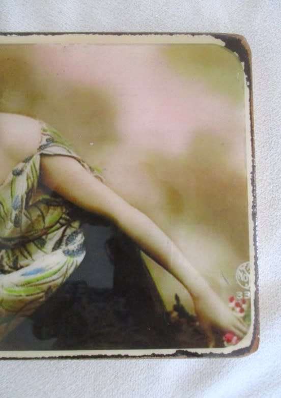 PURE NOSTALGIA - QUALITY WOODEN WALL PLAQUE OF LADY FROM DAYS GONE BY