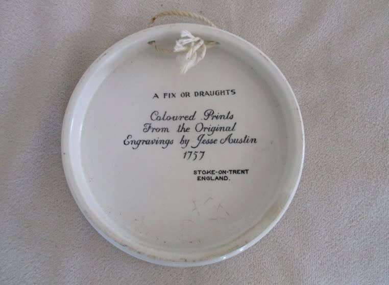 UNUSUAL ROUND STOKE-ON -TRENT, ENGLAND PORCELAIN WALL PLAQUE - A FIX OR DRAUGHTS