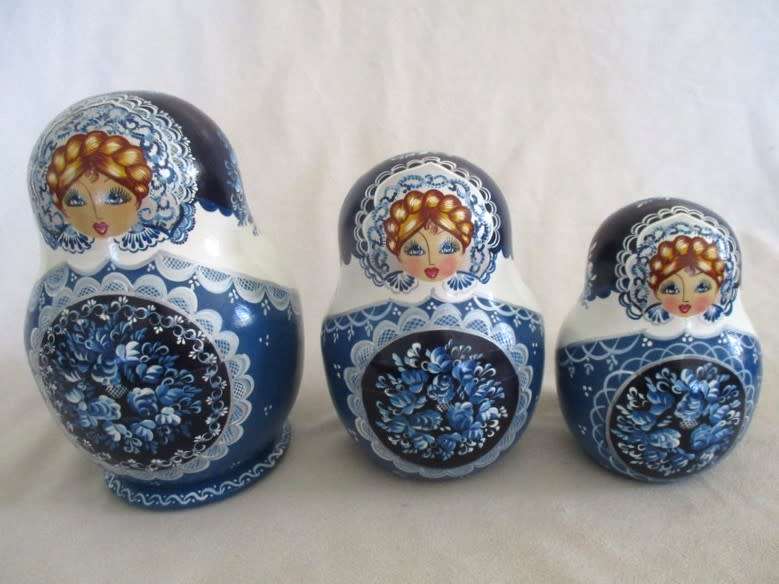 NOT SEEN EVERY DAY!! VERY LARGE -SIGNED - SET OF NINE HAND PAINTED RUSSIAN MATRYOSHKA NESTING DOLLS