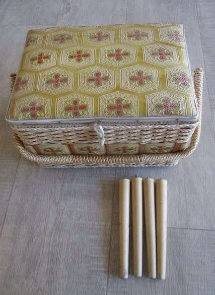 JUST AWESOME!!  VINTAGE SEWING BASKET ON REMOVEABLE FEET/LEGS - PACKED WITH VINTAGE SEWING GOODIES!