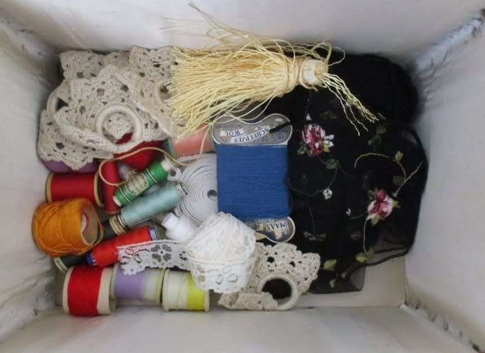 JUST AWESOME!!  VINTAGE SEWING BASKET ON REMOVEABLE FEET/LEGS - PACKED WITH VINTAGE SEWING GOODIES!