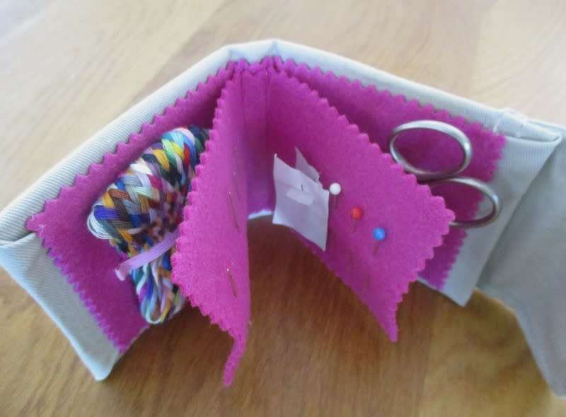 JUST AWESOME!!  VINTAGE SEWING BASKET ON REMOVEABLE FEET/LEGS - PACKED WITH VINTAGE SEWING GOODIES!