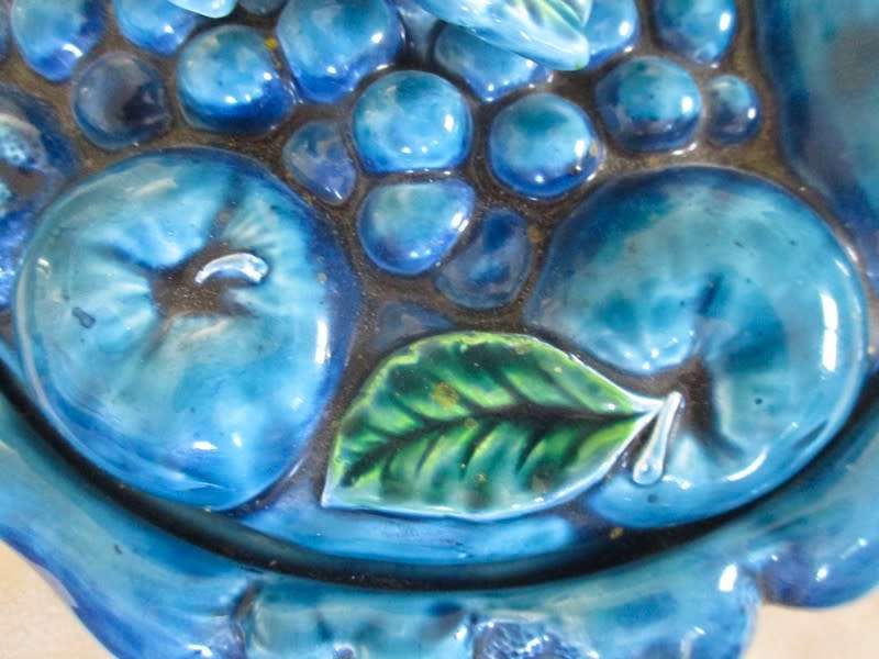 VINTAGE 1960`s INARCO, JAPAN MAJOLICA LIDDED FRUIT SCULPTURE DISH IN BEAUTIFUL MOOD INDIGO BLUE