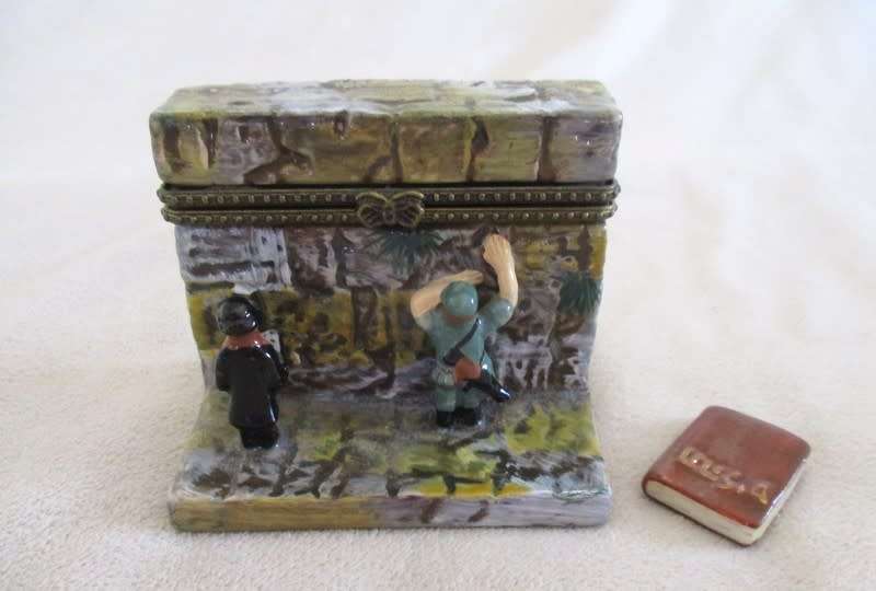 RARE - THE JACOB ROSENTHAL JUDAICA COLLECTION WAILING WALL (SIGNED YITZY ERPS) PORCELAIN CARD HOLDER