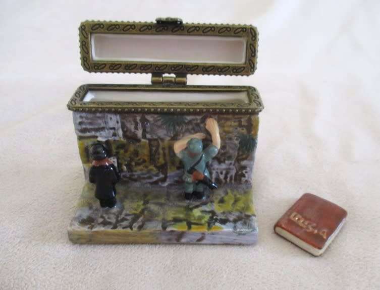 RARE - THE JACOB ROSENTHAL JUDAICA COLLECTION WAILING WALL (SIGNED YITZY ERPS) PORCELAIN CARD HOLDER