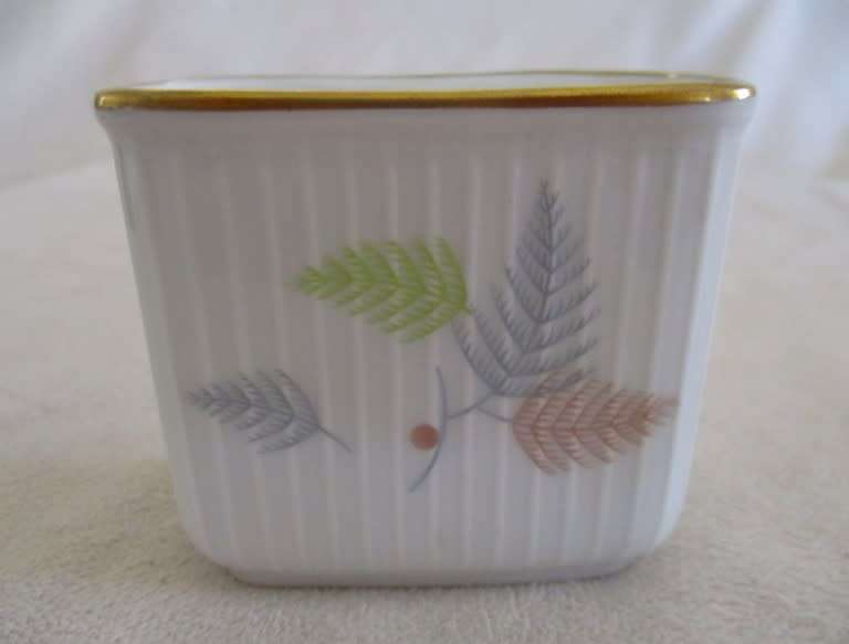 COLLECTABLE THOMAS ROSENTHAL, GERMANY PORCELAIN TOOTHPICK HOLDER