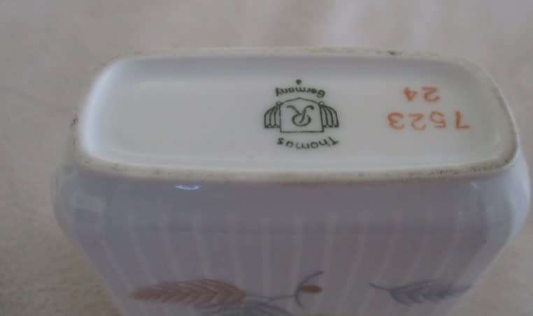 COLLECTABLE THOMAS ROSENTHAL, GERMANY PORCELAIN TOOTHPICK HOLDER