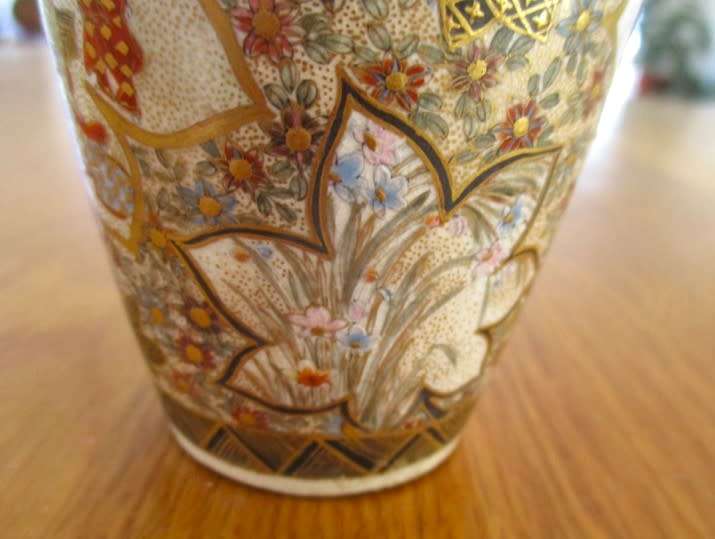 FOR ZHECHE 4574 ONLY- ANTIQUE JAPANESE SATSUMA VASE WITH INTRICATE SCENES IN LOTUS BLOSSOM OUTLINES