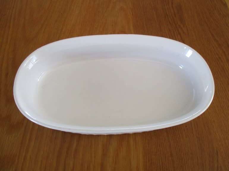 OVAL CORNING WARE/CORNINGWARE PIE DISH - FRENCH WHITE