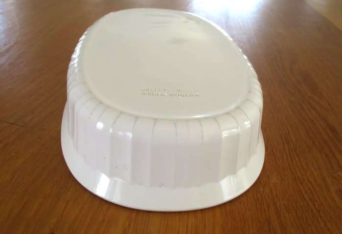 OVAL CORNING WARE/CORNINGWARE PIE DISH - FRENCH WHITE