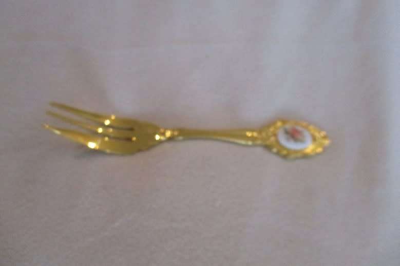 Six Eetrite 24ct gold plated Royal Albert Cake forks in box- Moss Rose - excellent condition