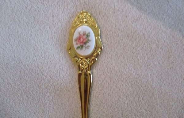 Six Eetrite 24ct gold plated Royal Albert Cake forks in box- Moss Rose - excellent condition