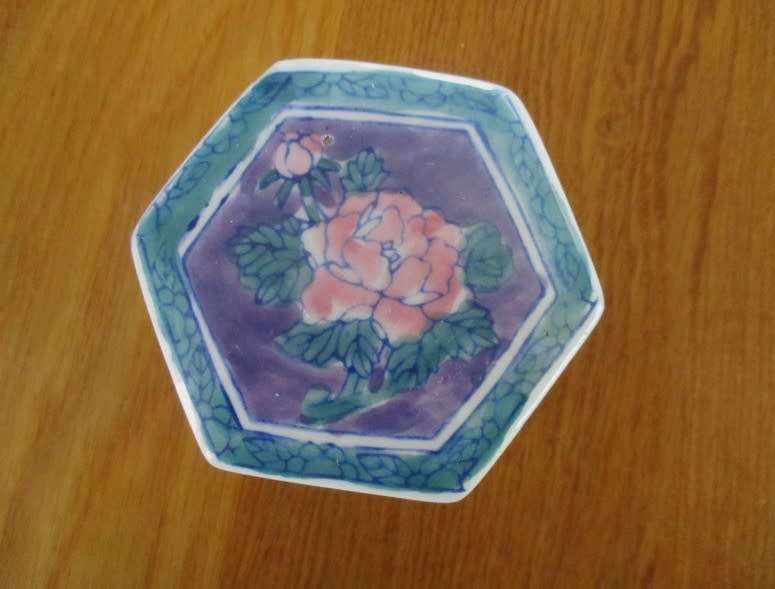 Vintage Chinese lidded porcelain hexagonal trinket dish with floral design - signed