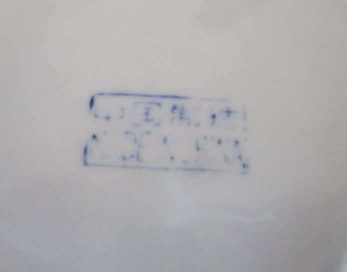 Vintage Chinese lidded porcelain hexagonal trinket dish with floral design - signed