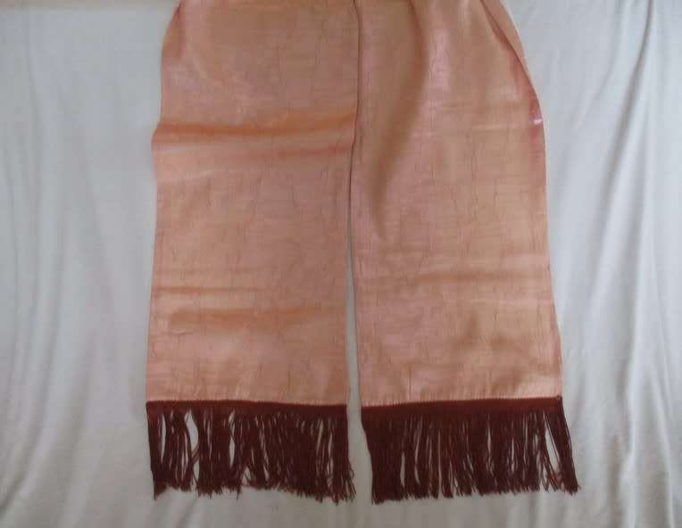 Beautiful lined crushed satin runner with long tassels