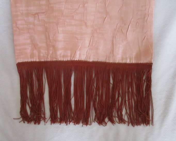 Beautiful lined crushed satin runner with long tassels