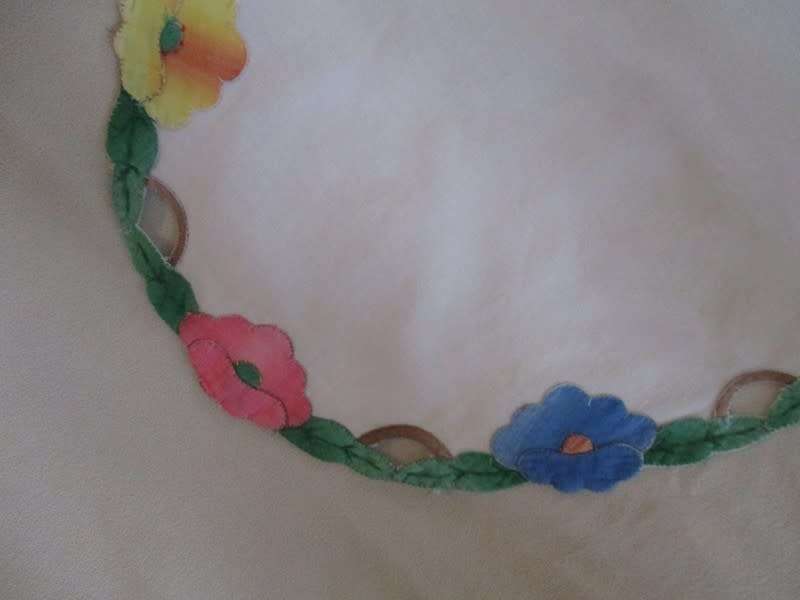 Vintage oval cloth with appliqued floral border