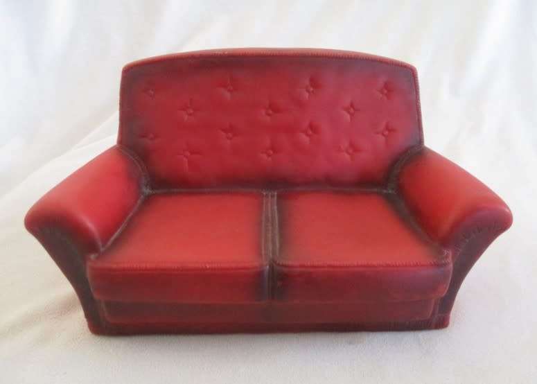 Vintage genuine Sindy sofa/couch to display your favourite Sindy doll