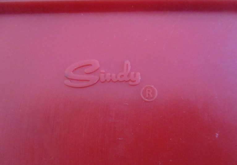 Vintage genuine Sindy sofa/couch to display your favourite Sindy doll