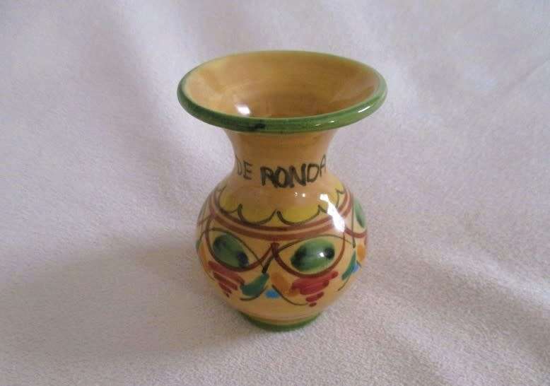 Pretty vintage hand painted Rdo de Ronda, Spain vase and display plate