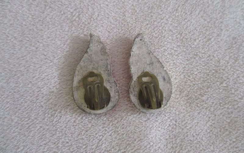 A pair of pretty Annique enamelled clip on earrings in original box