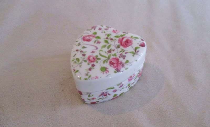 St. George, England fine bone china heart shaped trinket box with pretty pink roses