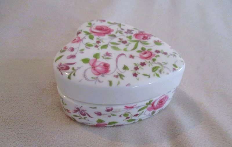 St. George, England fine bone china heart shaped trinket box with pretty pink roses