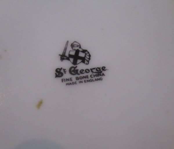 St. George, England fine bone china heart shaped trinket box with pretty pink roses