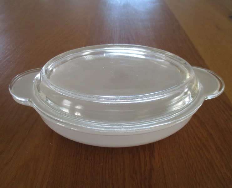 Small Corning Ware  dish with lid - 14 ounce.  P-14-B
