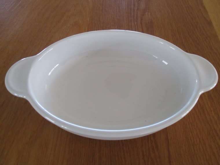 Small Corning Ware  dish with lid - 14 ounce.  P-14-B