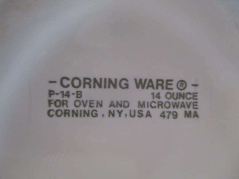 Small Corning Ware  dish with lid - 14 ounce.  P-14-B