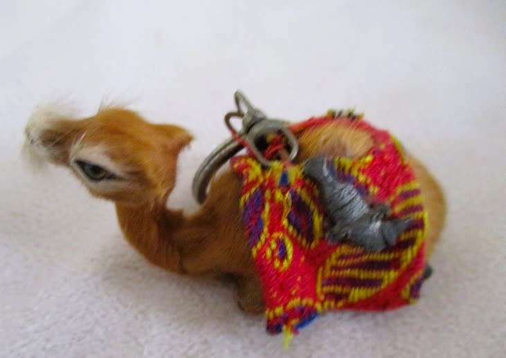 Just a cute furry camel keyring to add to your order
