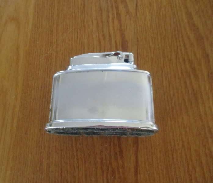 Vintage 1950`s Ronson Senator lighter