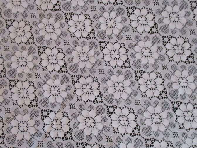 A beautiful very large vintage round lace table cloth with pretty lace border - 2.2m in diameter