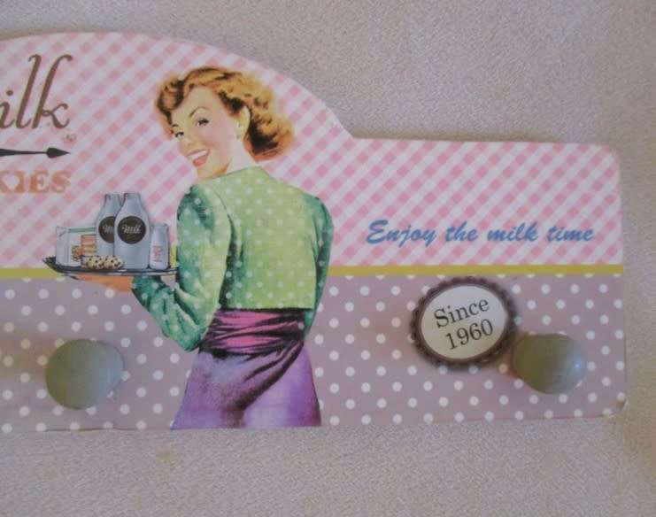 A touch of retro for the kitchen - cute wooden dish cloth rack