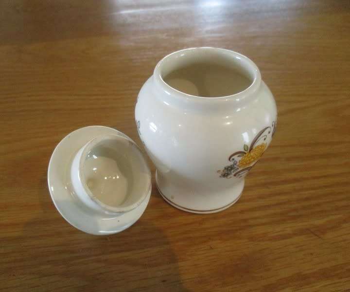 A small vintage 1950's/60's Sadler, England lidded jar with floral and bird design