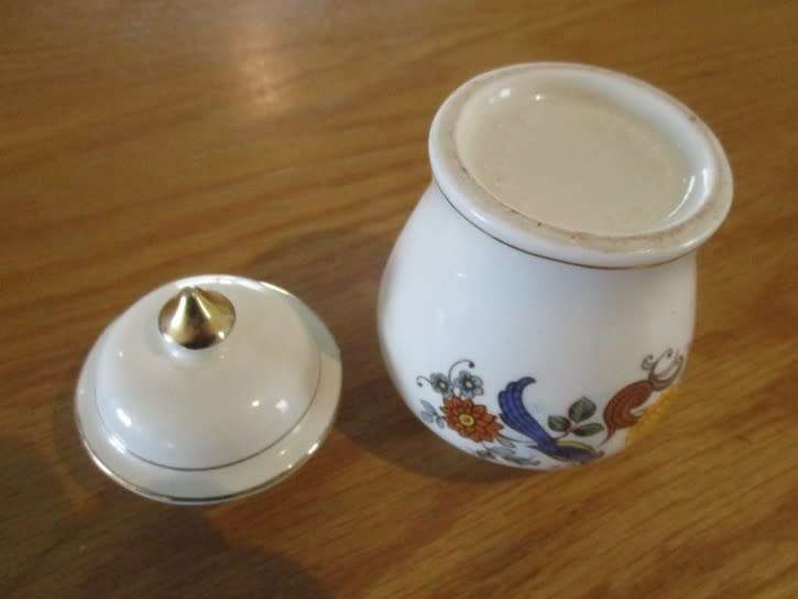 A small vintage 1950's/60's Sadler, England lidded jar with floral and bird design