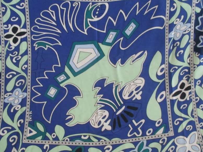 Large good quality Woolworths wrap/sarong with attractive bold design