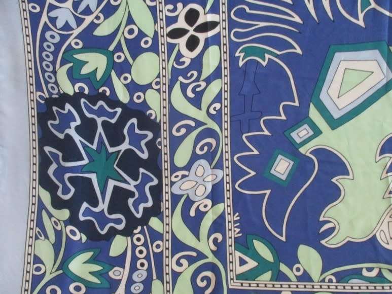 Large good quality Woolworths wrap/sarong with attractive bold design