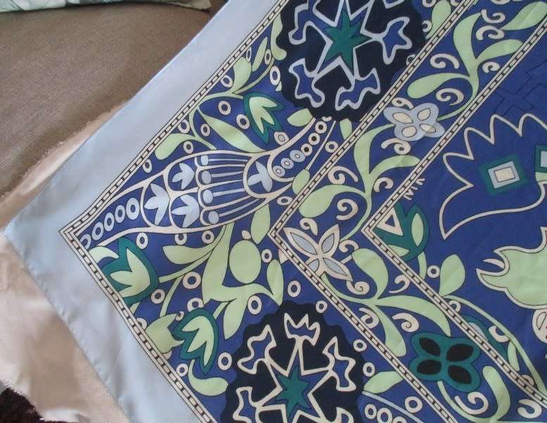 Large good quality Woolworths wrap/sarong with attractive bold design