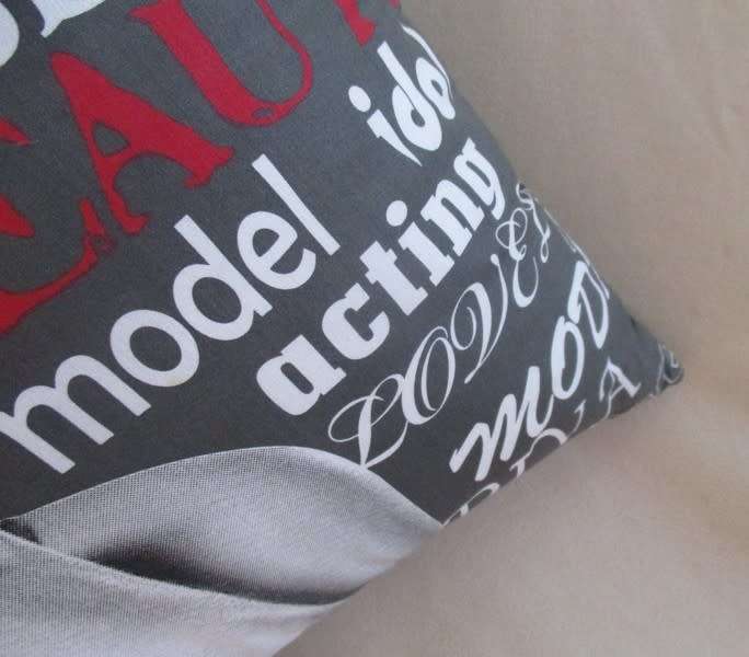 Great decor - stunning cushion depicting the iconic Marilyn Monroe