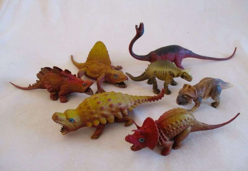 Batch of seven vintage Dinosaurs (five made in Hong Kong) for collector or to thrill a tiny tot