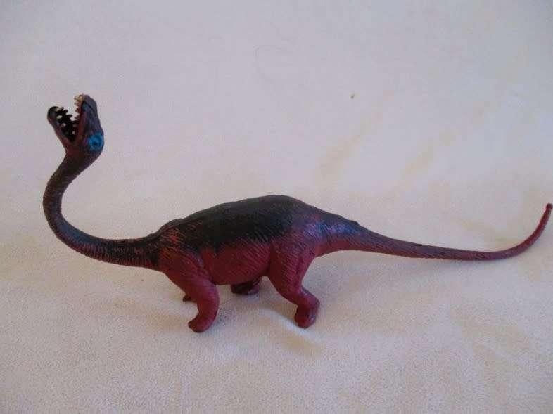 Batch of seven vintage Dinosaurs (five made in Hong Kong) for collector or to thrill a tiny tot